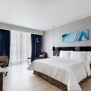 One-Bedroom King Suite